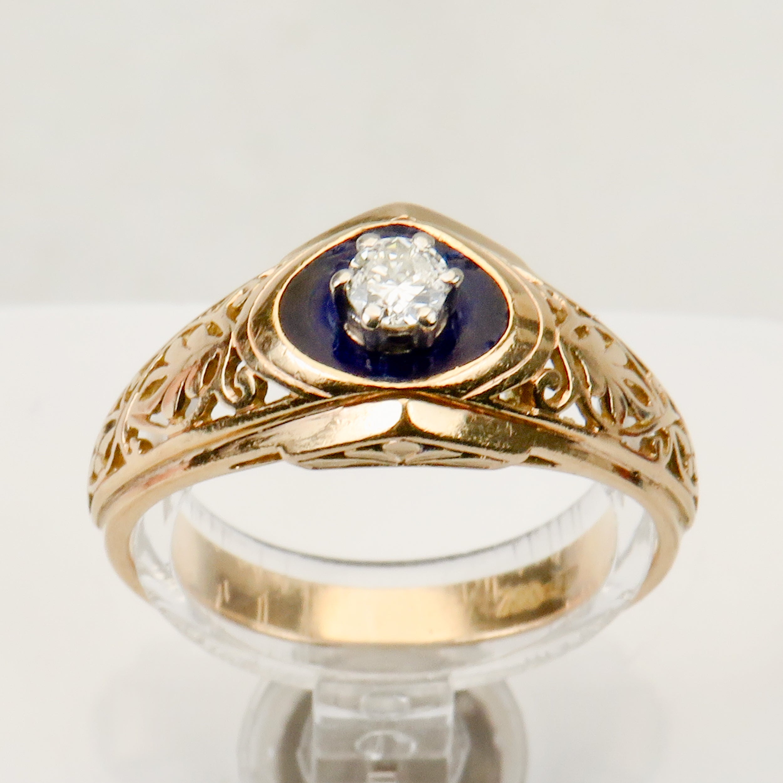 Elegant solitaire diamond ring in 750 gold