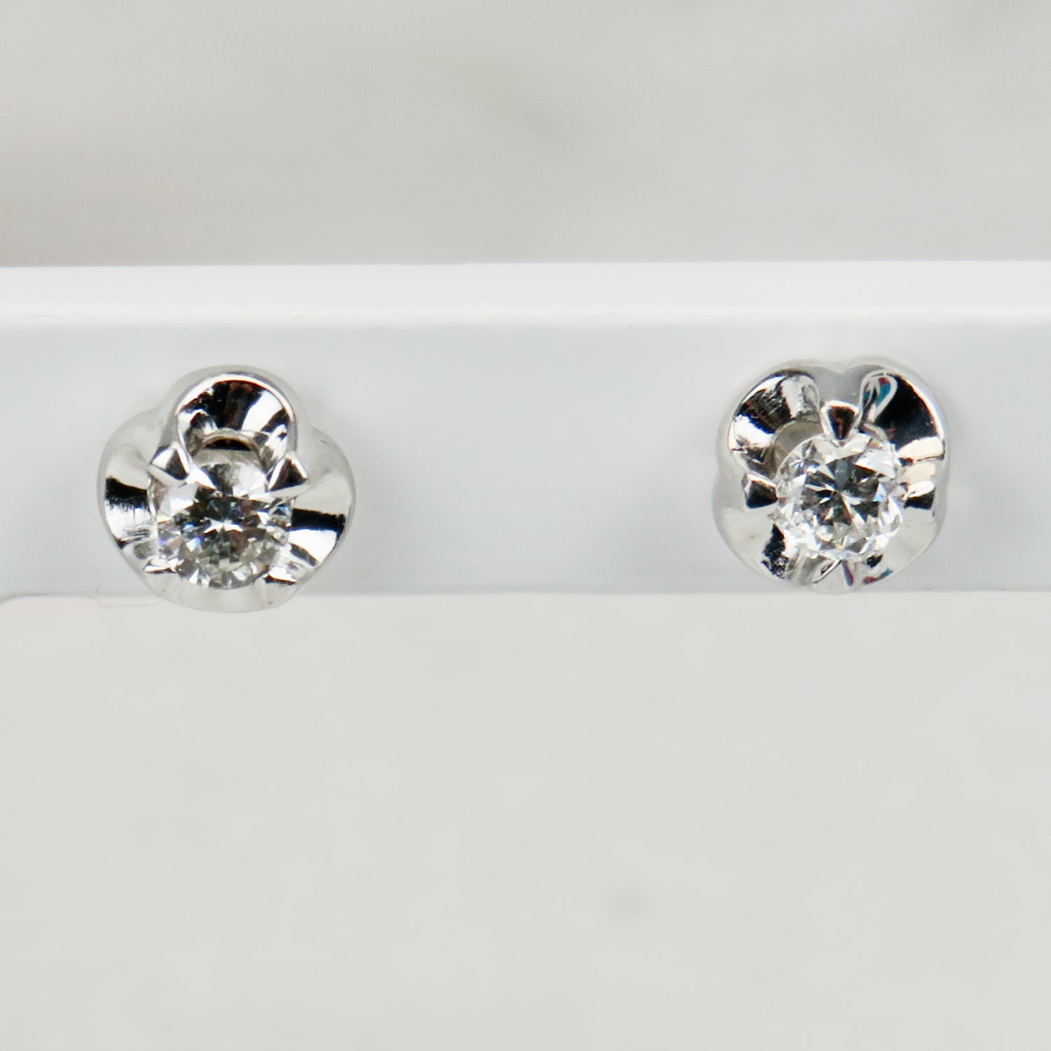 14 Karat white gold earrings with brilliant - sparkling highlight