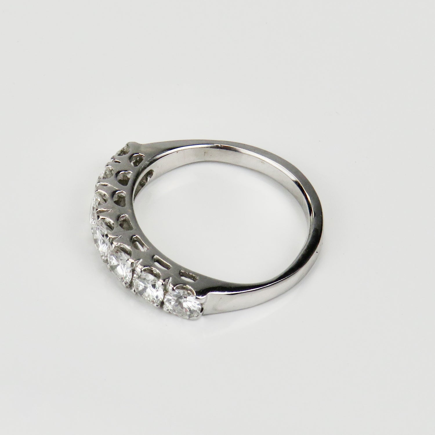 585 white gold ring with brilliant - radiant and chic