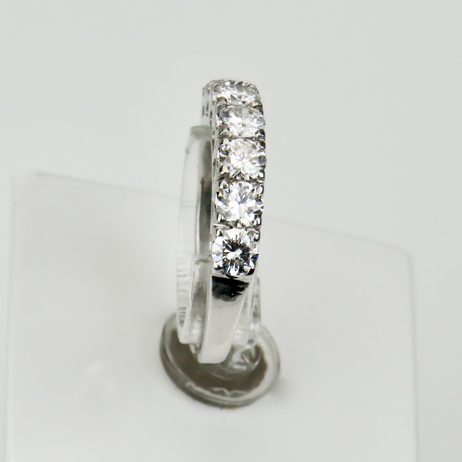 585 white gold ring with brilliant - radiant and chic