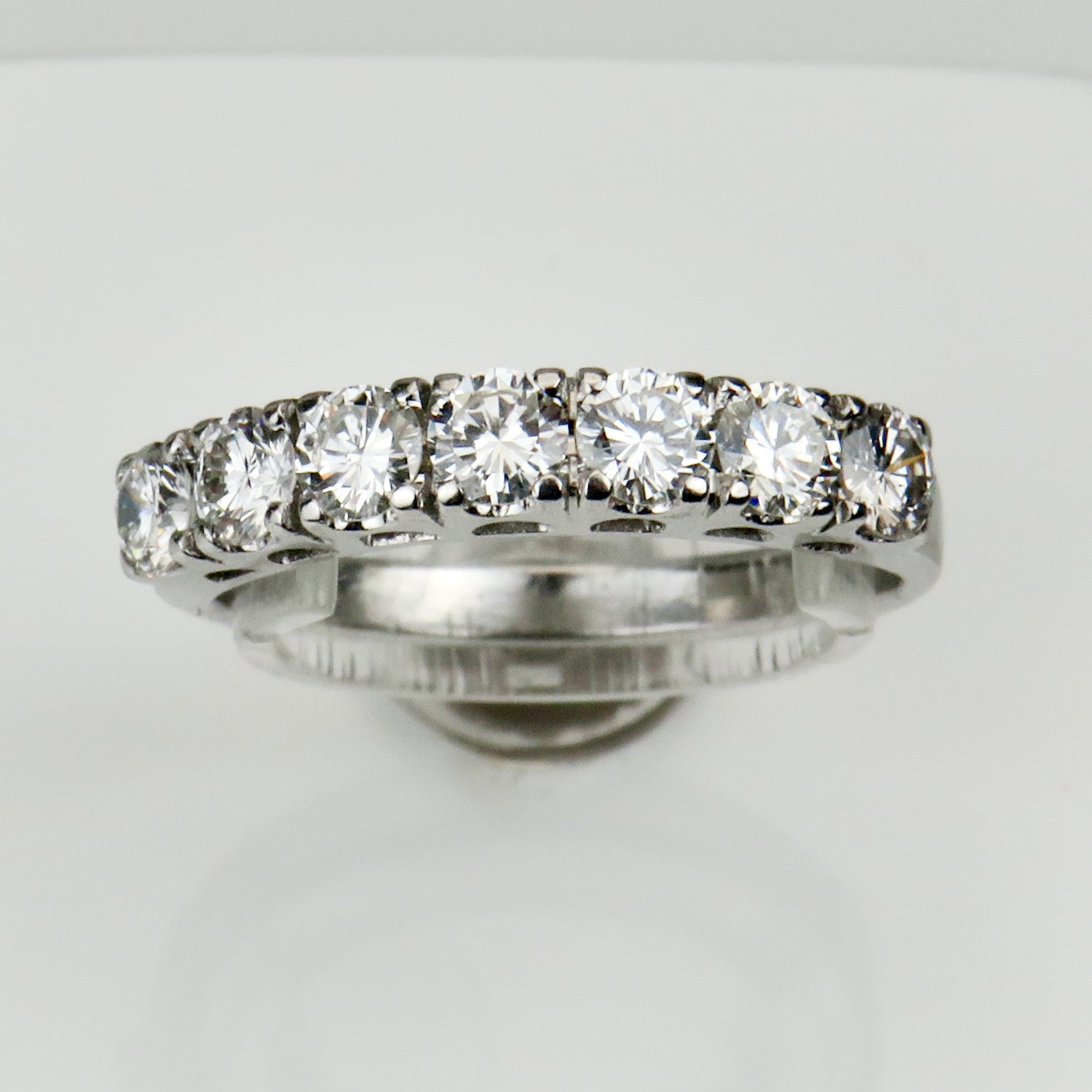 585 white gold ring with brilliant - radiant and chic