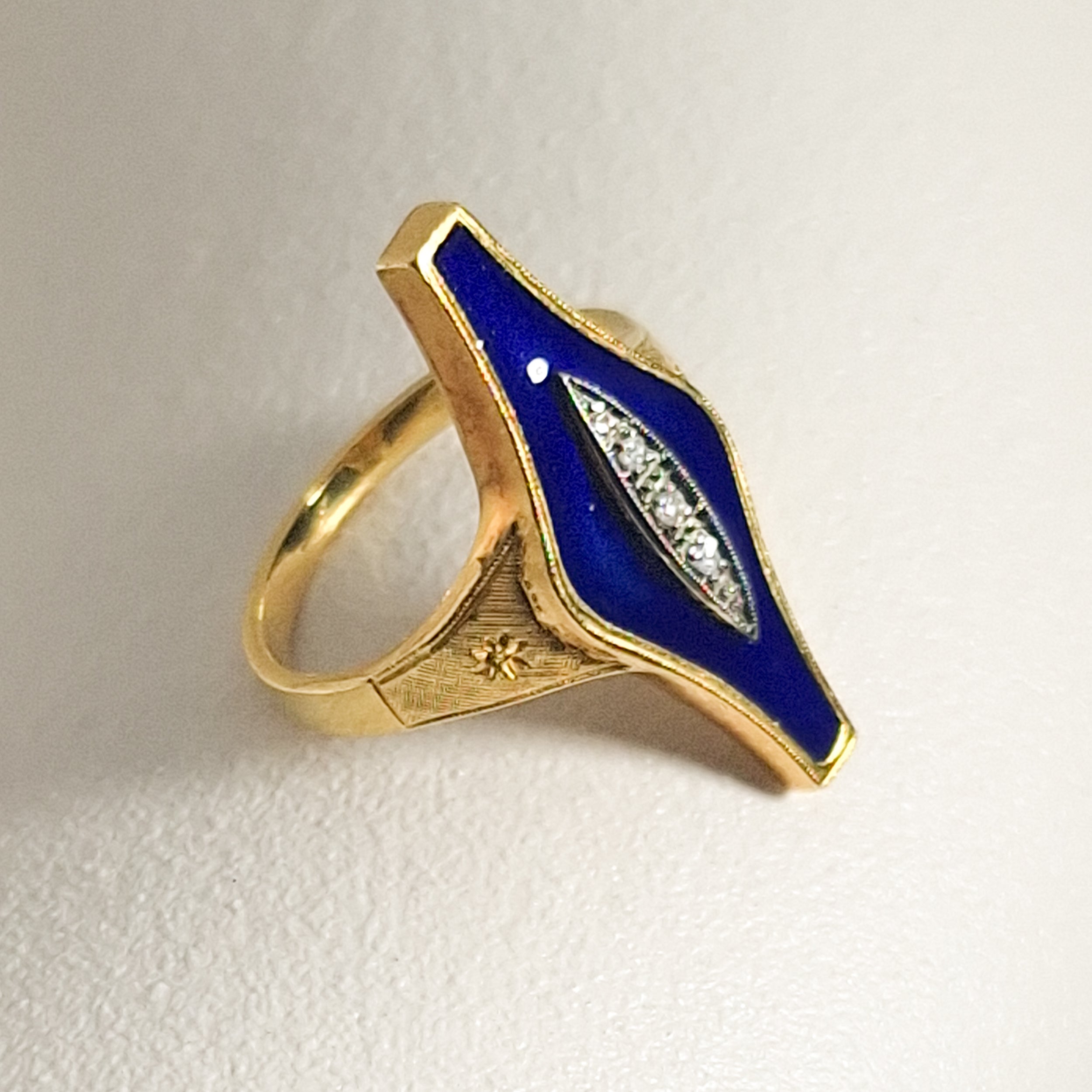 750 gold ring with enamel - artistic and colorful