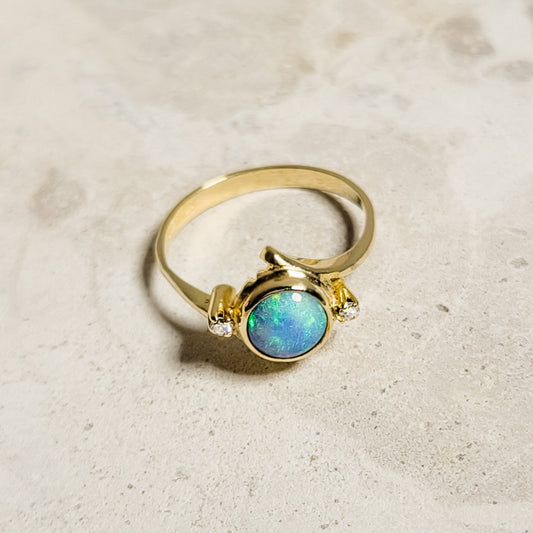 18Karat Goldring mit Opal – Magisches Leuchten