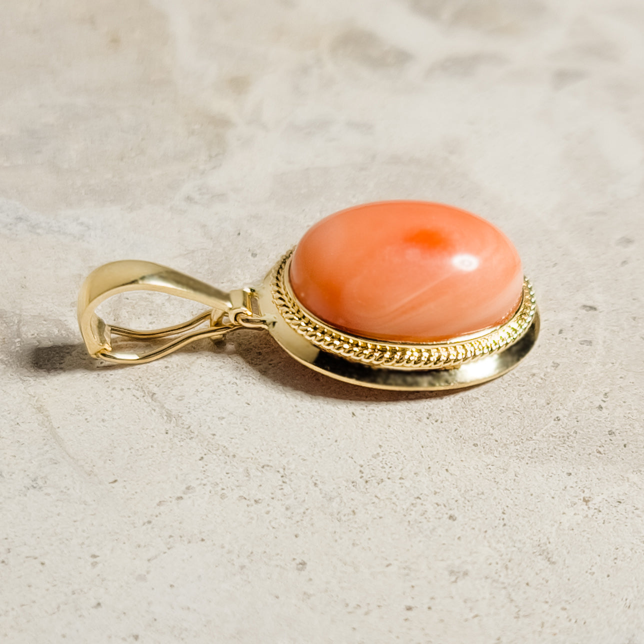 Gold pendant made of 14 carat yellow gold with angel coral