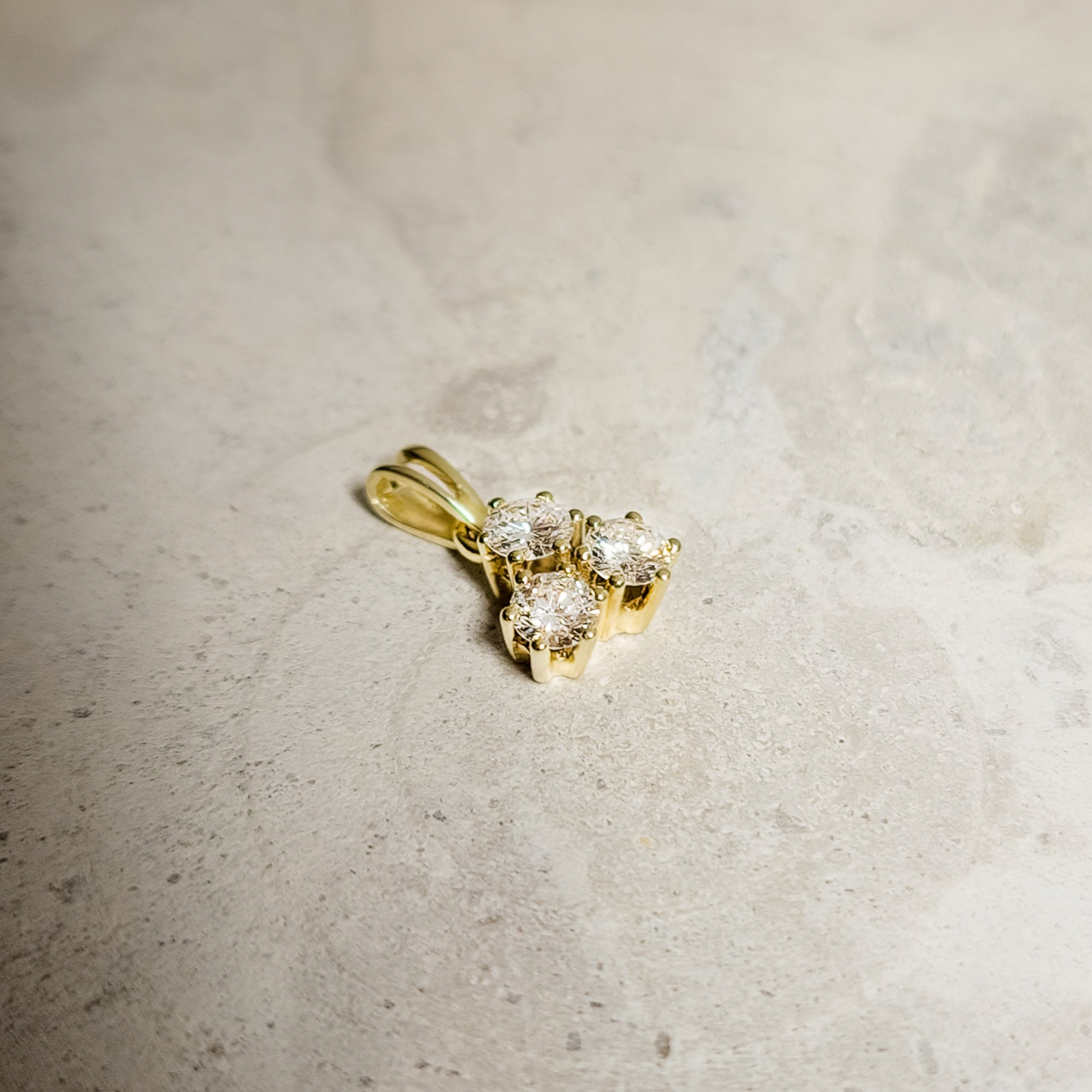 Sweet diamond pendant "Trinity" made of 14 carat yellow gold