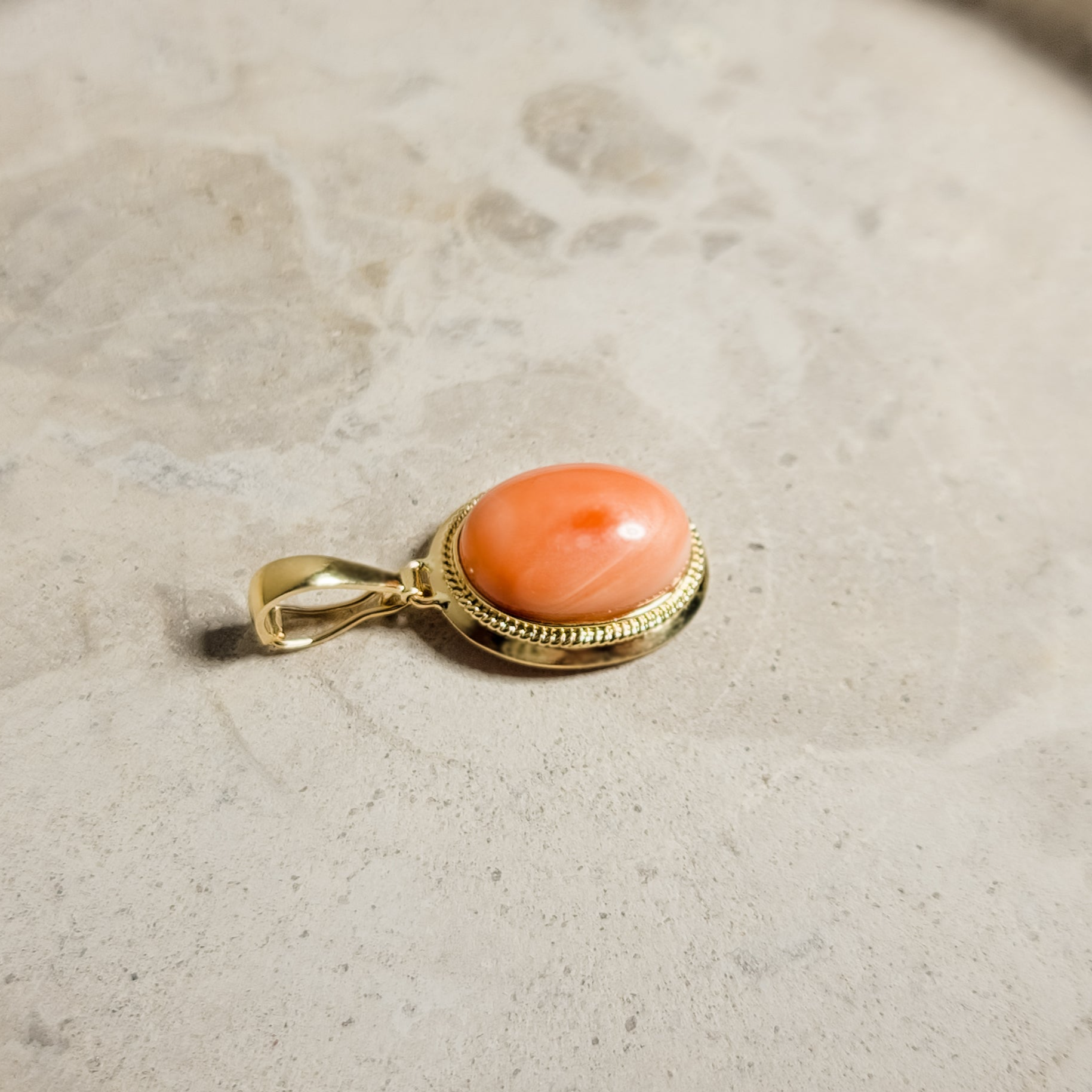 Gold pendant made of 14 carat yellow gold with angel coral