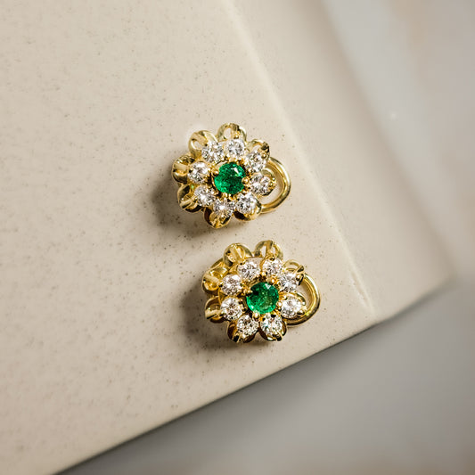 Goldohrringe mit Smaragden – Juwelengrün am Ohr