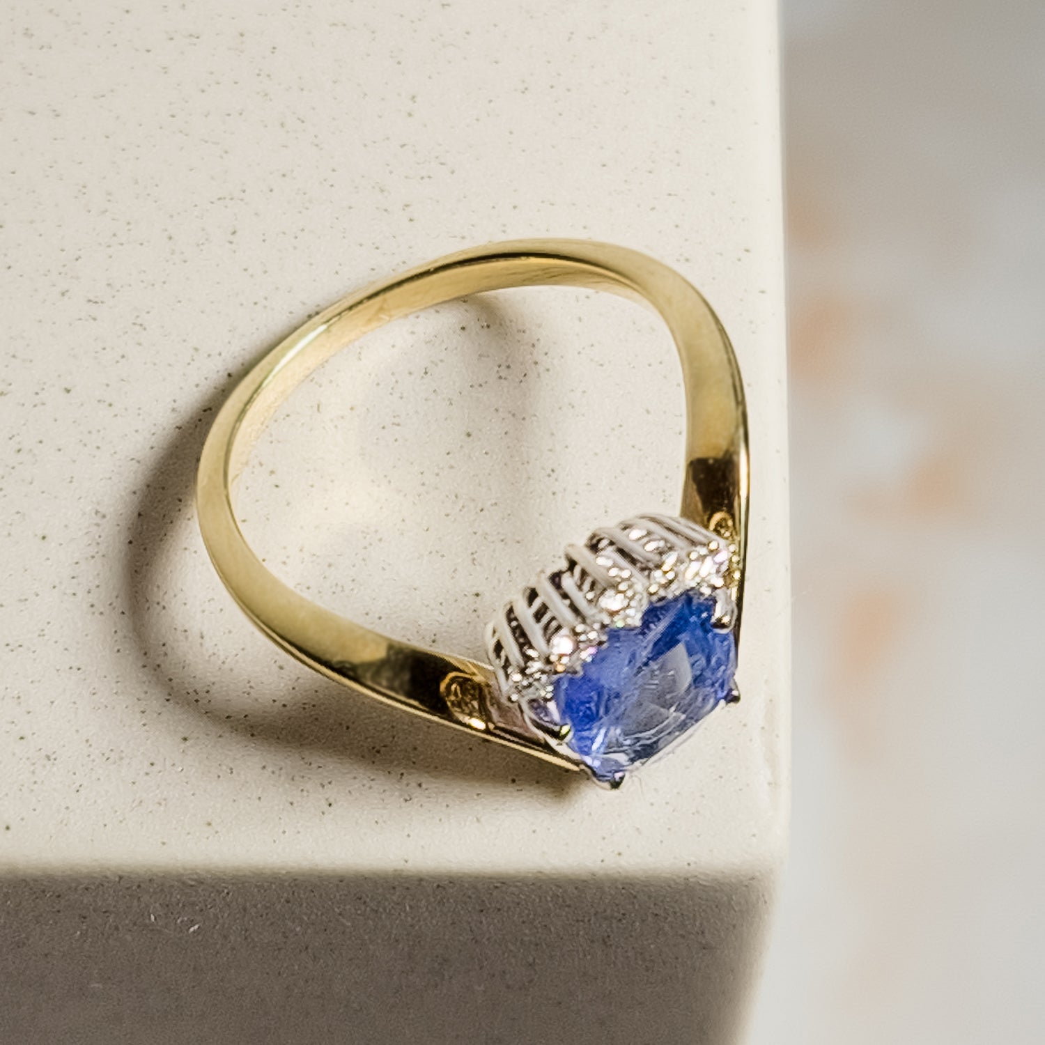 Saphirring with brilliant - deep blue luxury