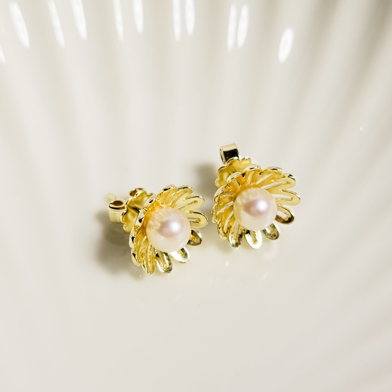 585 gold earrings with pearls - shimmering seduction