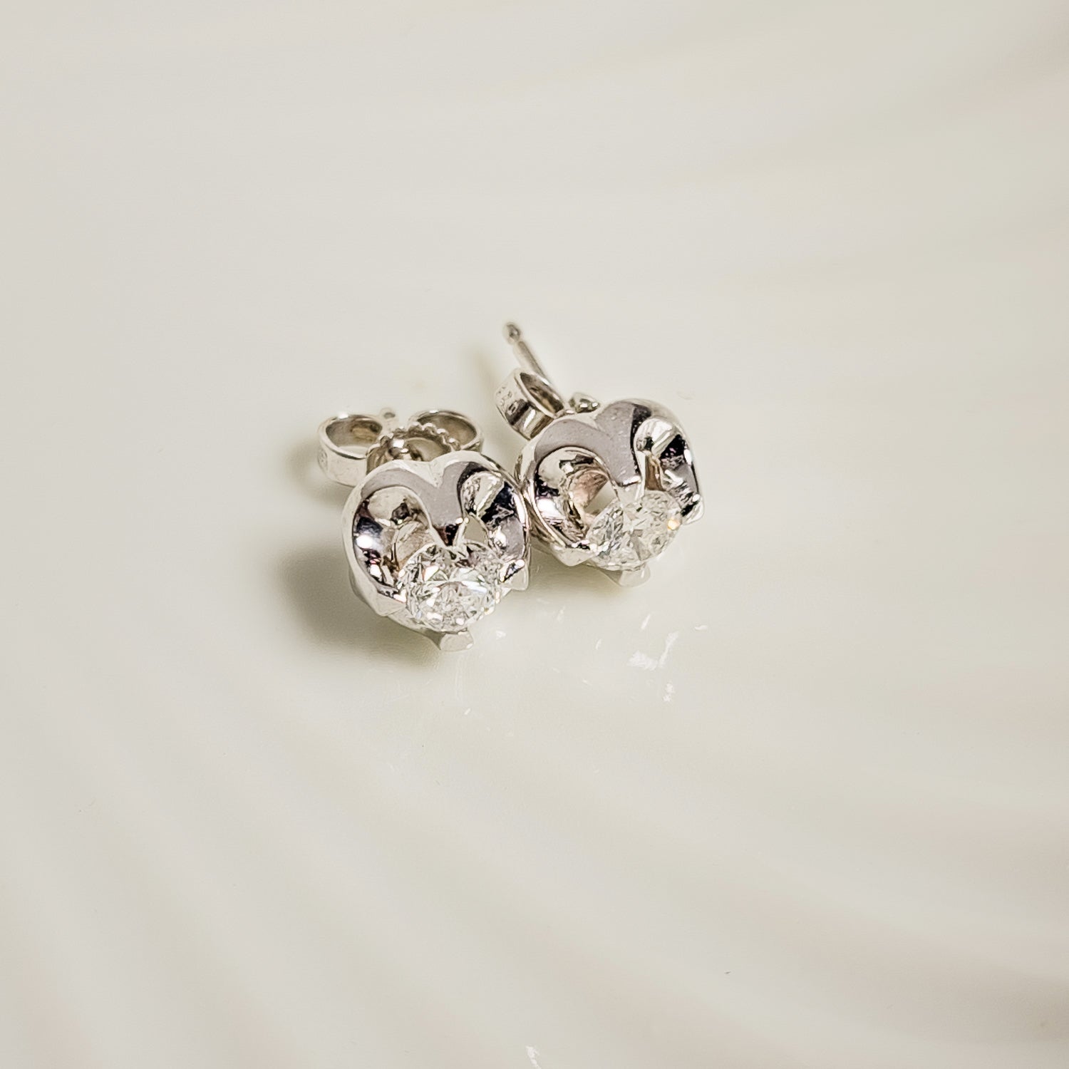 14 Karat white gold earrings with brilliant - sparkling highlight