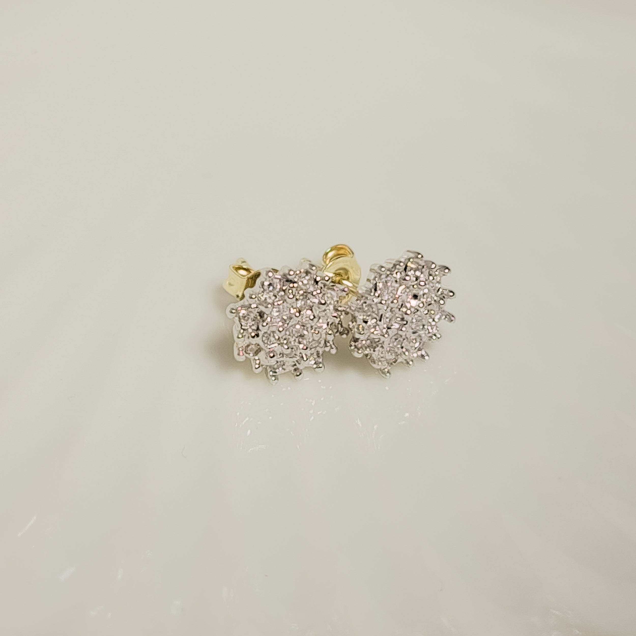 585 gold earrings - simple elegance