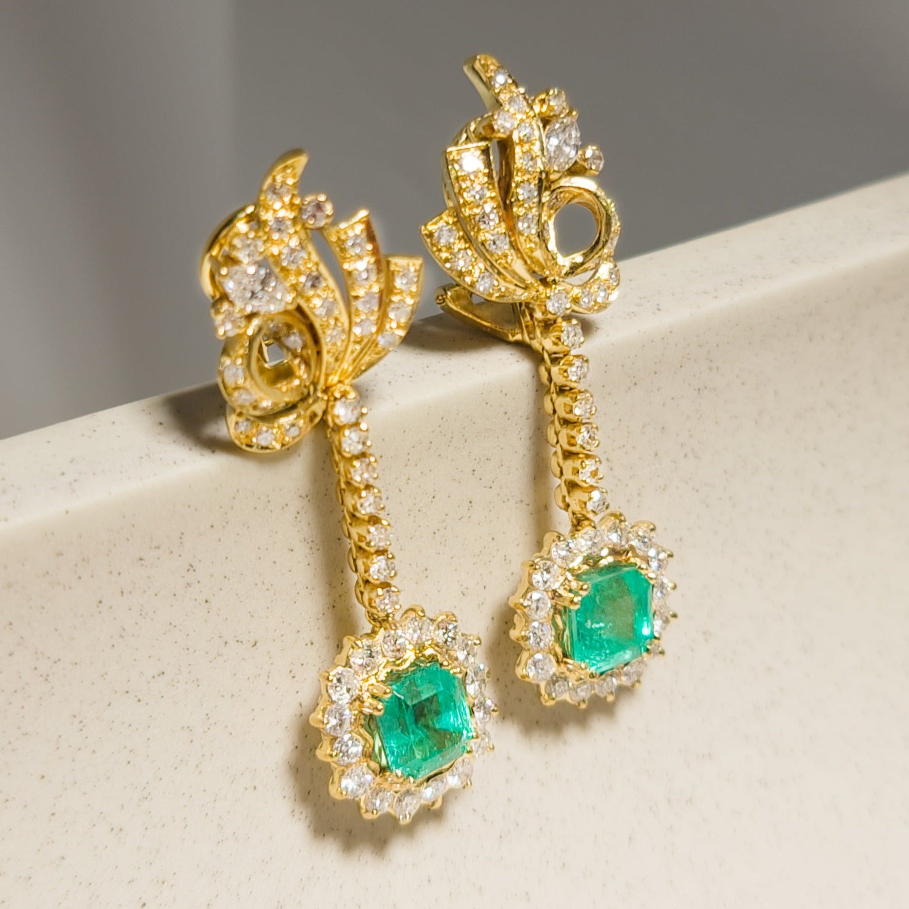 Gold earrings with emeralds and diamonds - double sparkling