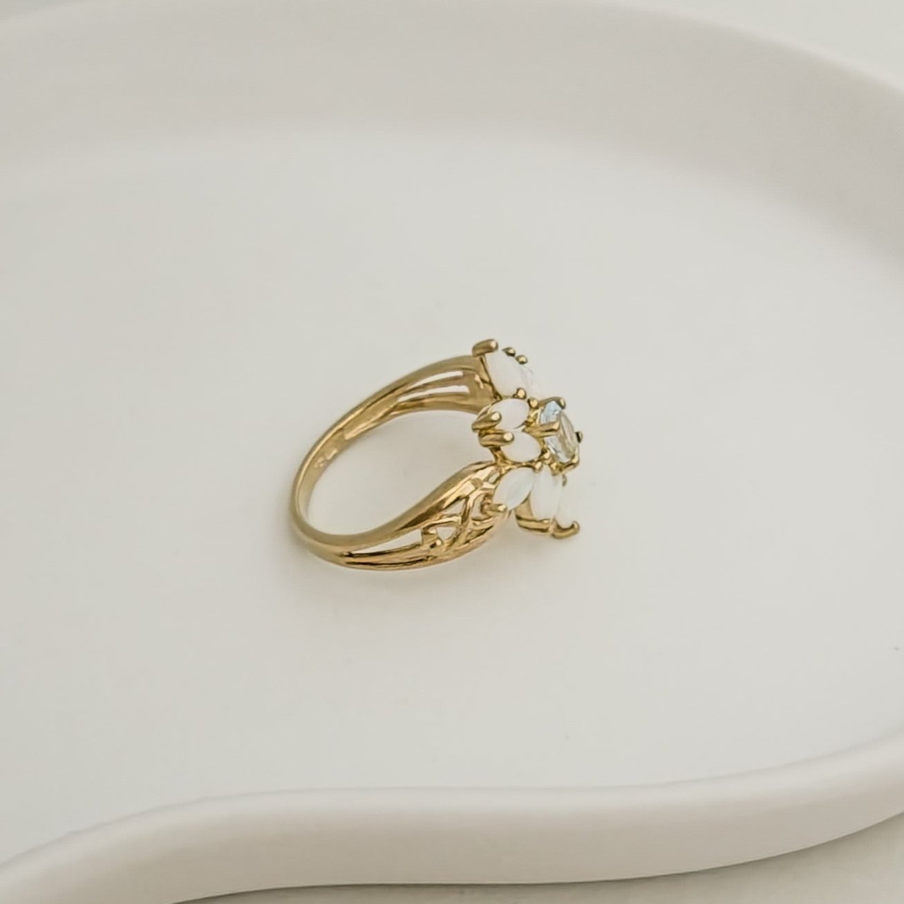 Vintage Ring aus 8K Gold mit Opal & Topas