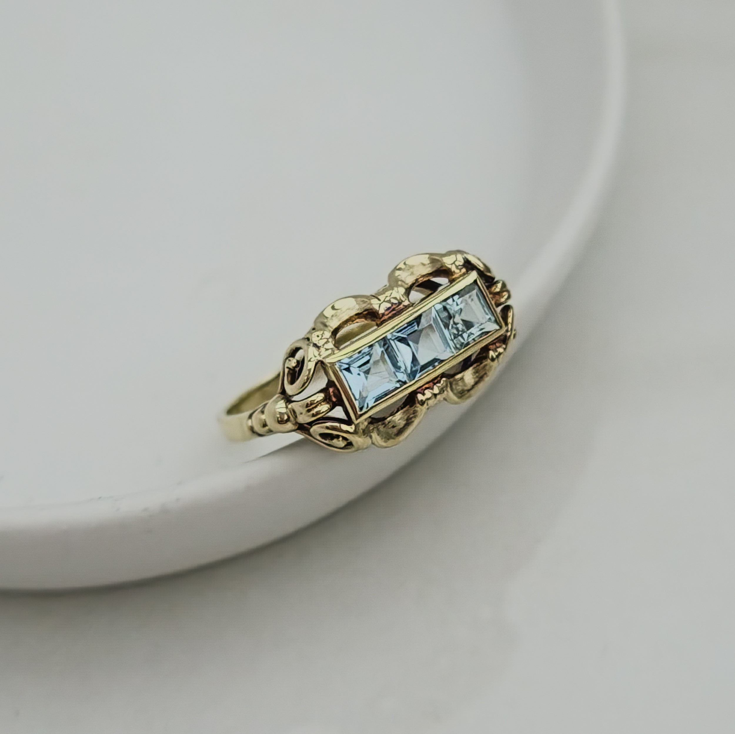 Art Deko Ring aus 14K Gelbgold mit Aquamarin