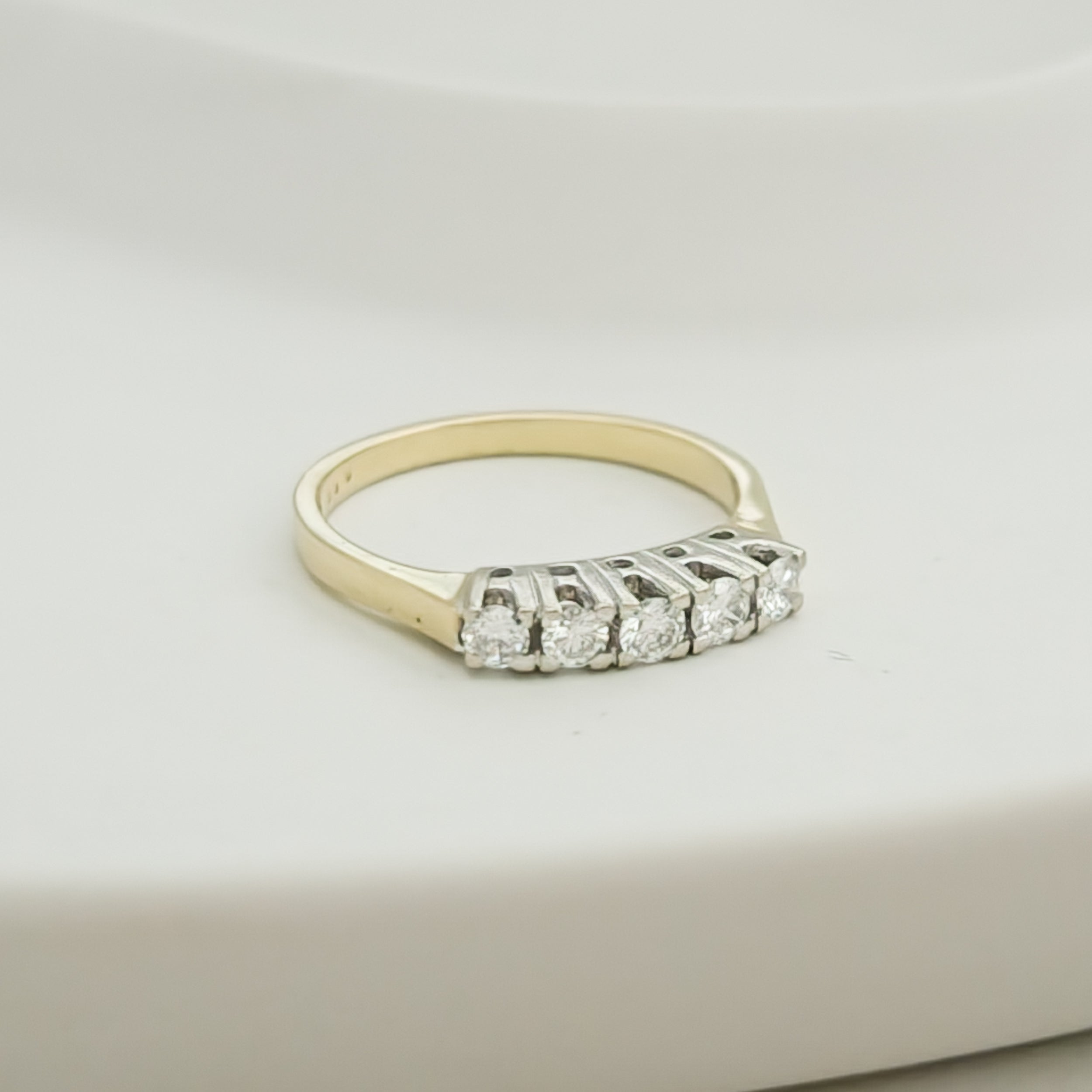 Halbmemory-Ring aus 14K Gold