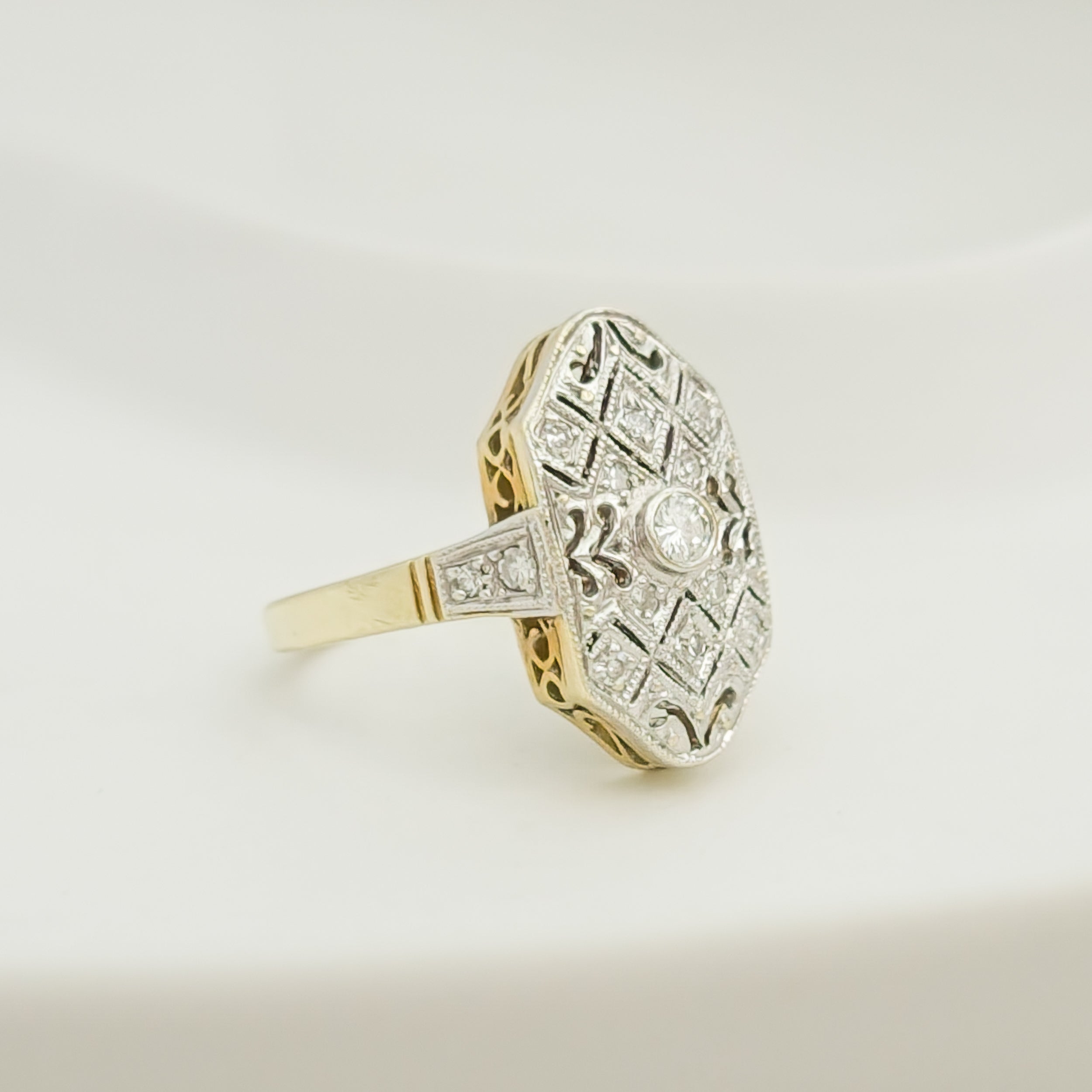 Schöner Art Deko Ring aus 14 K Gold