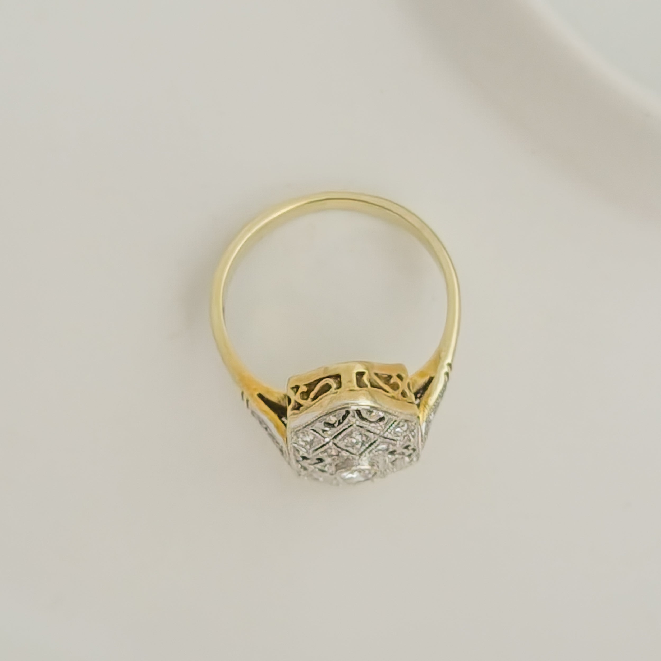 Schöner Art Deko Ring aus 14 K Gold