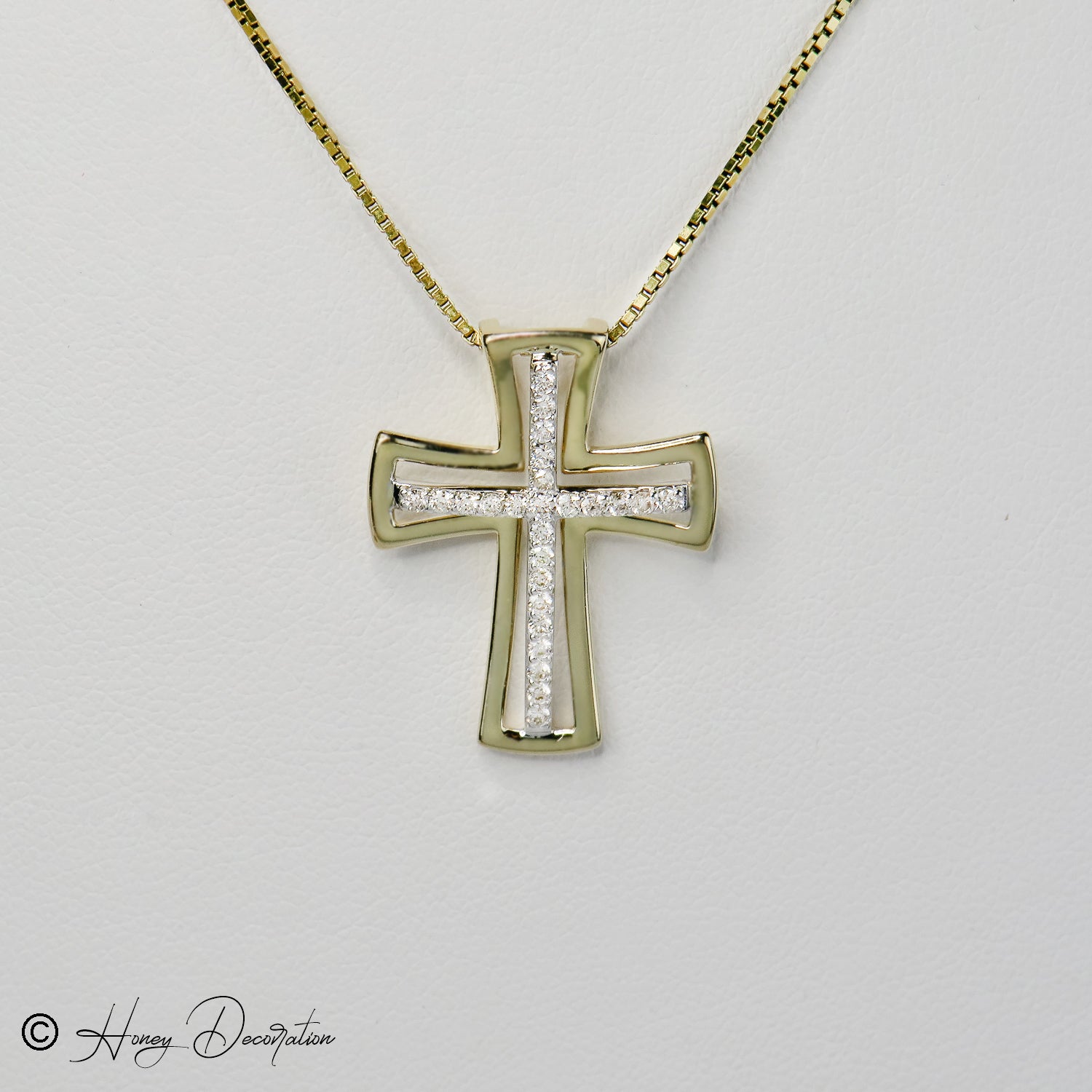 Noble cross pendant made of 14 carat gold with diamond trimmings