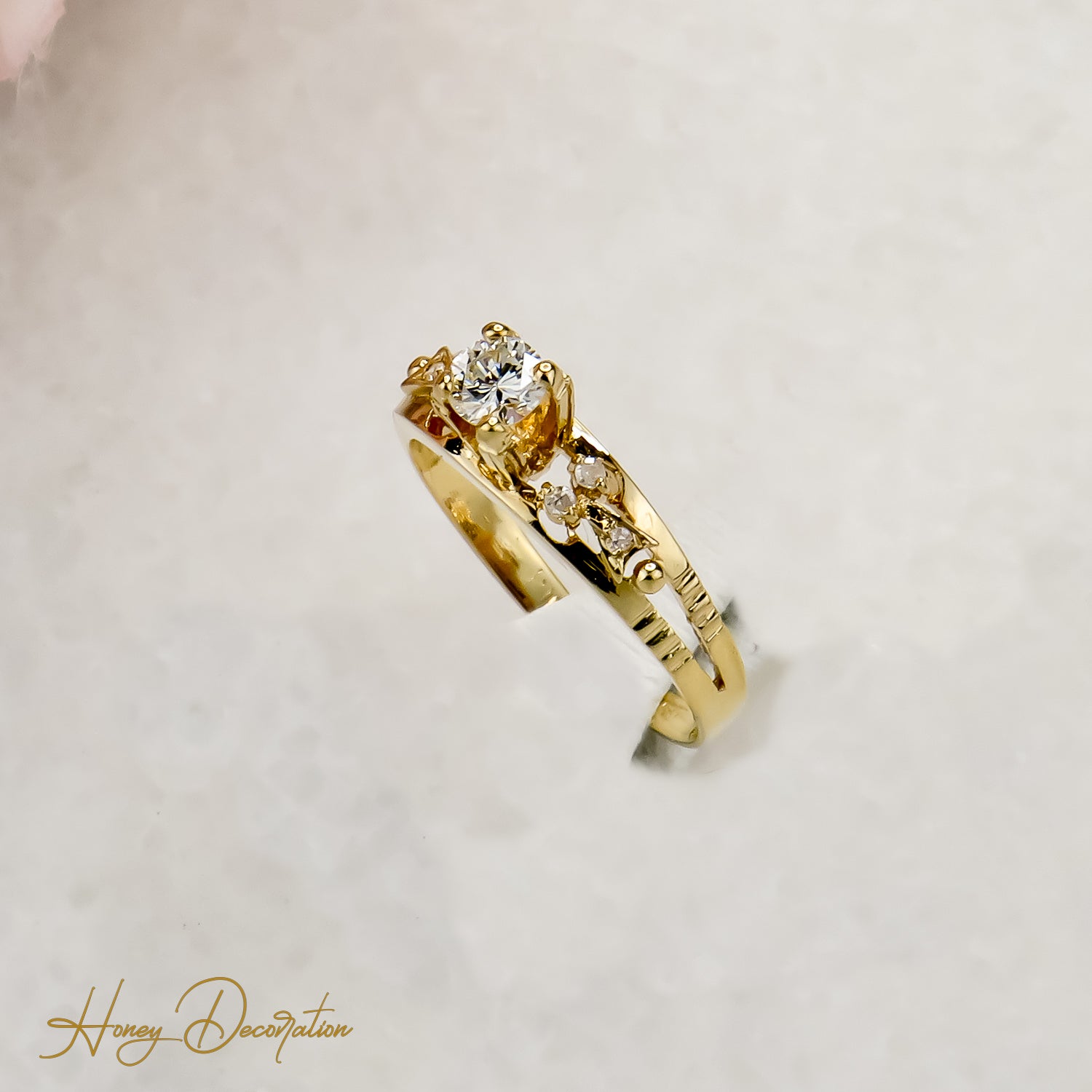 Vintage Halo-Goldring mit Brillant - Luxus pur