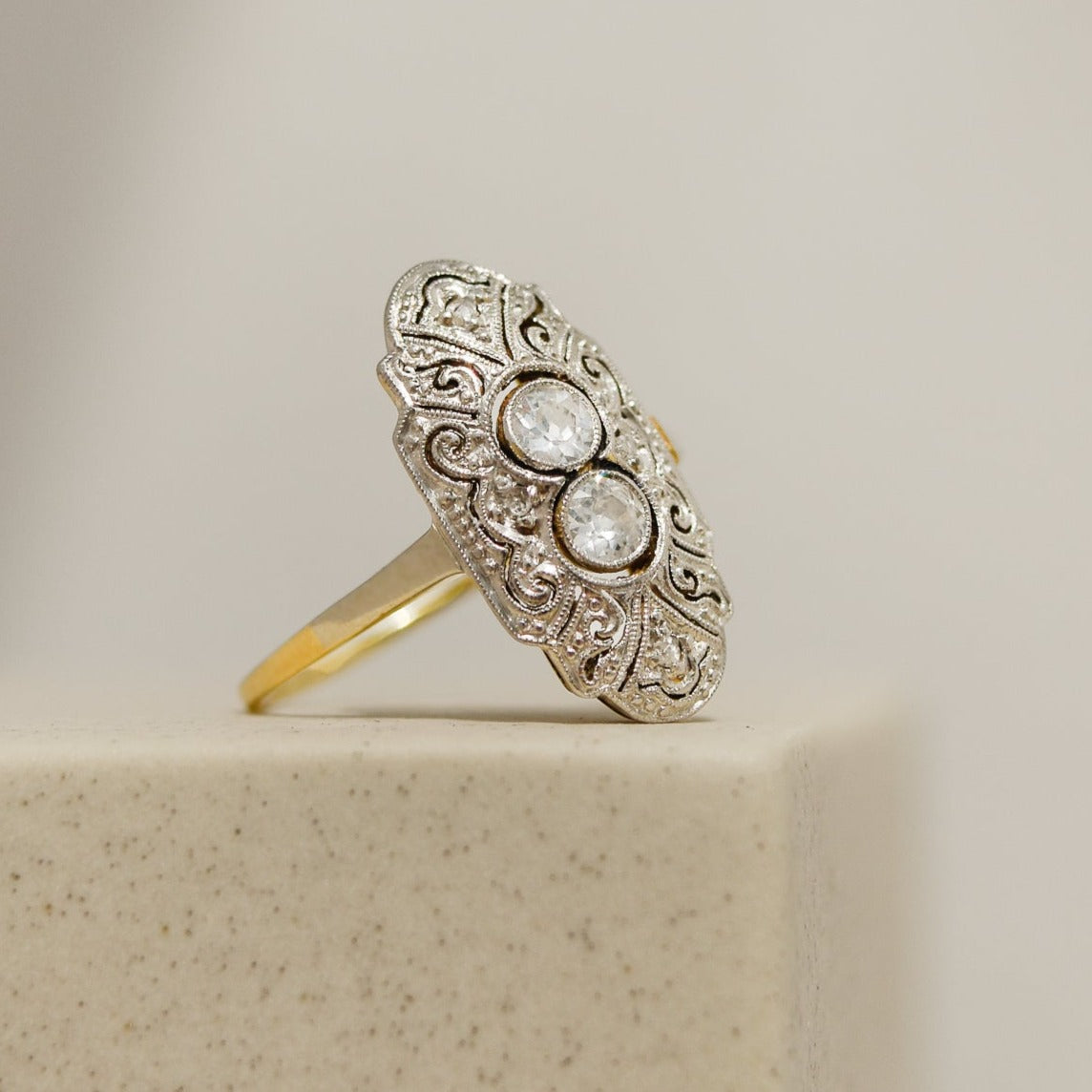 585 gold ring with diamonds - classic and luxurious