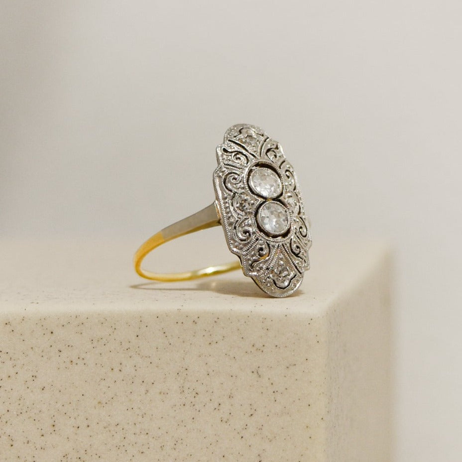 585 gold ring with diamonds - classic and luxurious