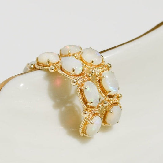 14 Karat Gold-Ohrringe mit Opalen – Hypnotisierende Schönheit