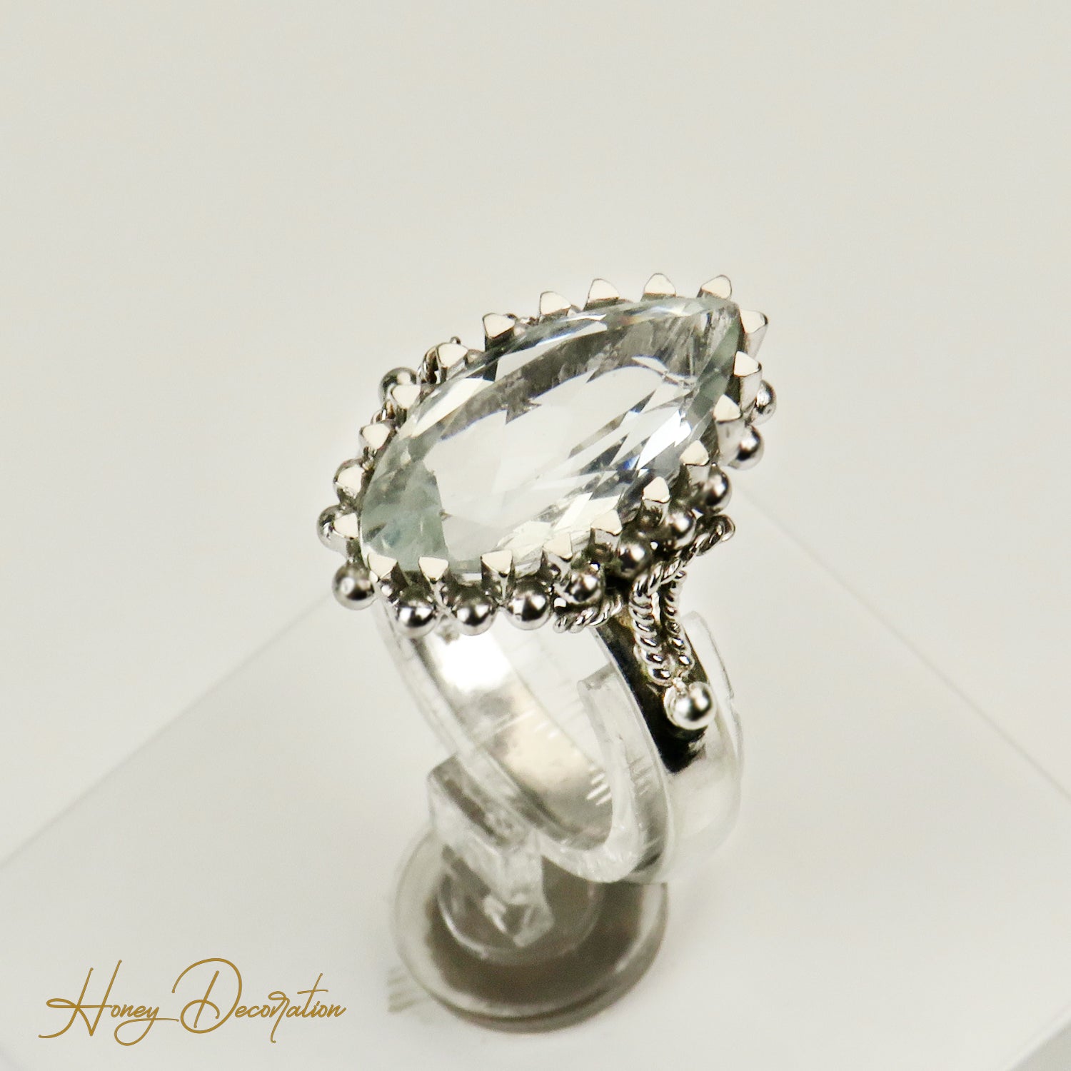 Antique gold ring with aquamarine - of course like ocean water