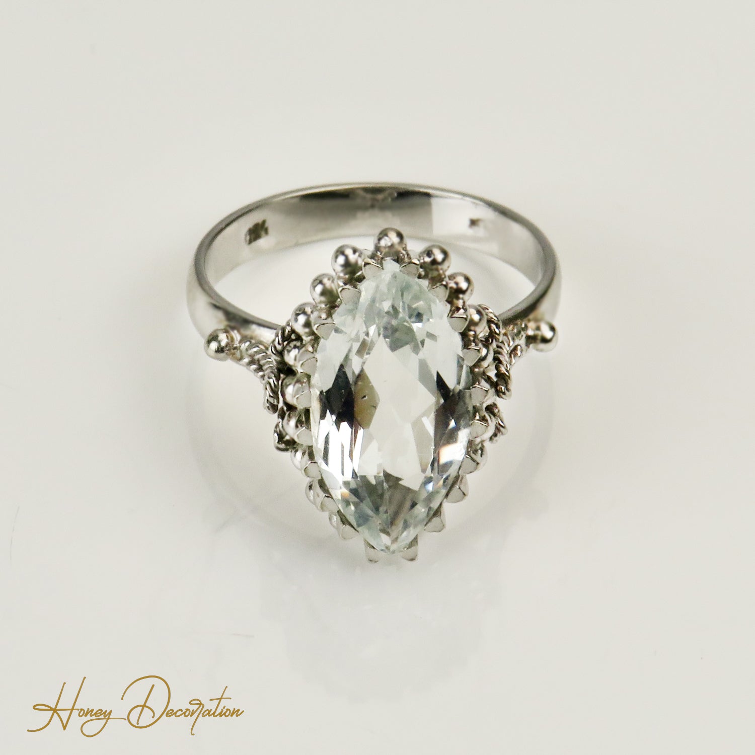 Antique gold ring with aquamarine - of course like ocean water