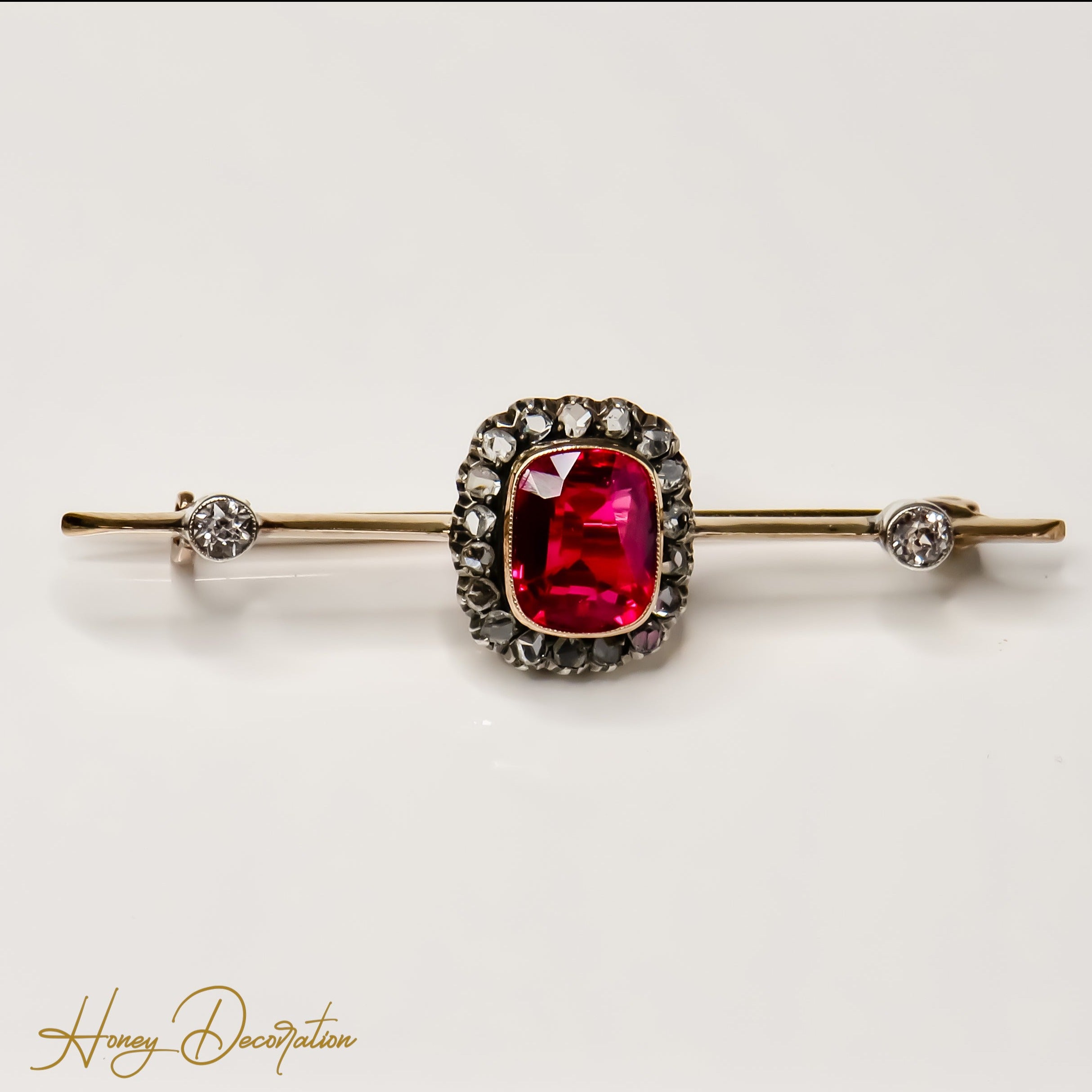 Antique brooch with ruby ​​& diamonds