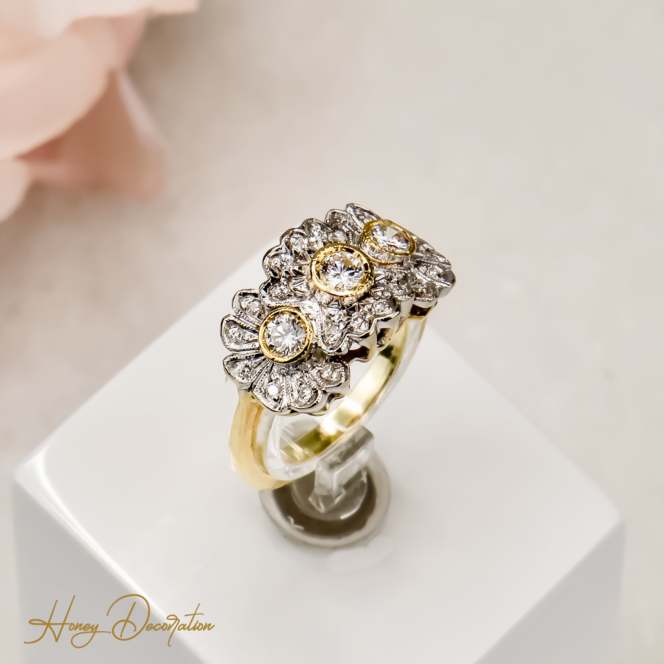 Magical art Deco ring with brilliant