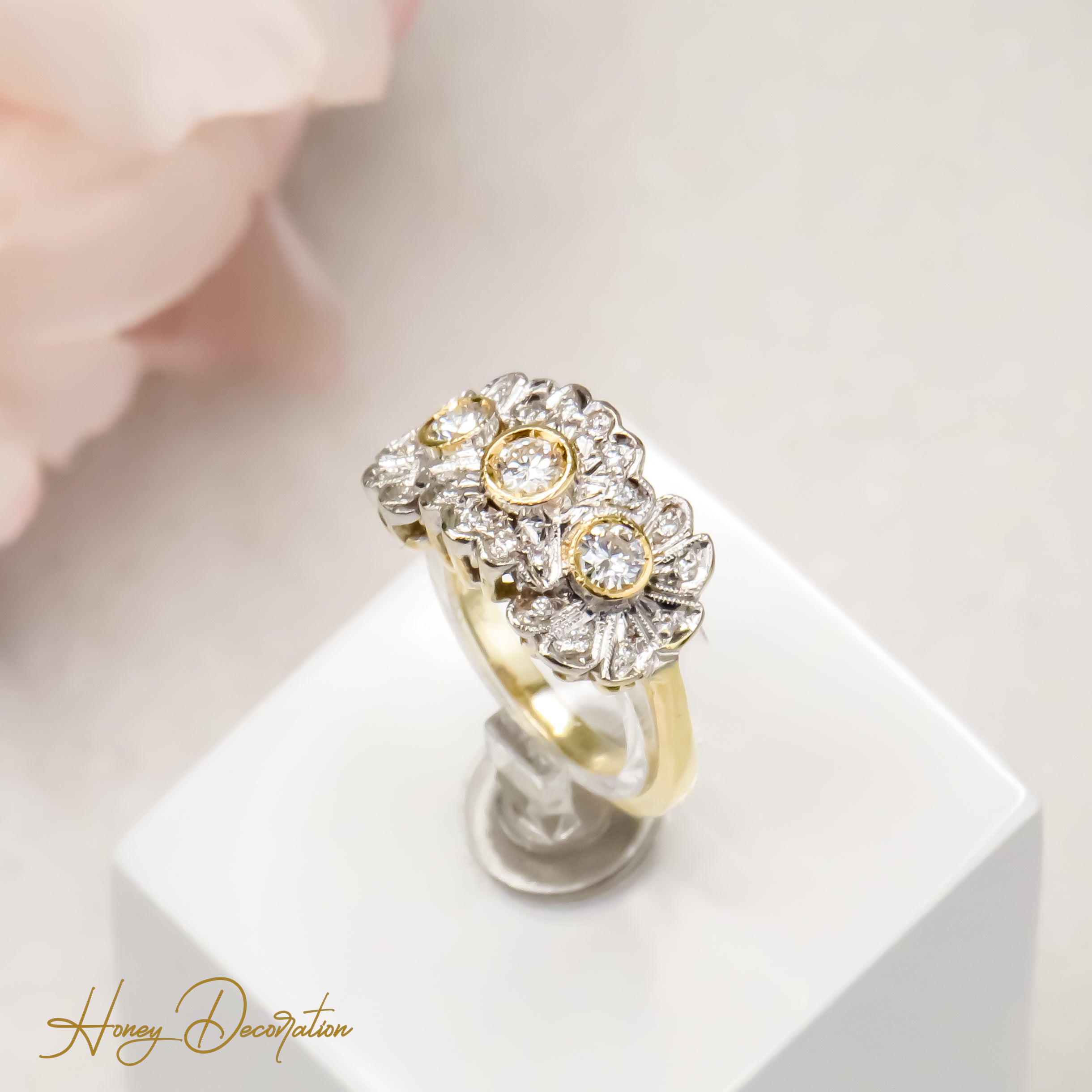 Magical art Deco ring with brilliant