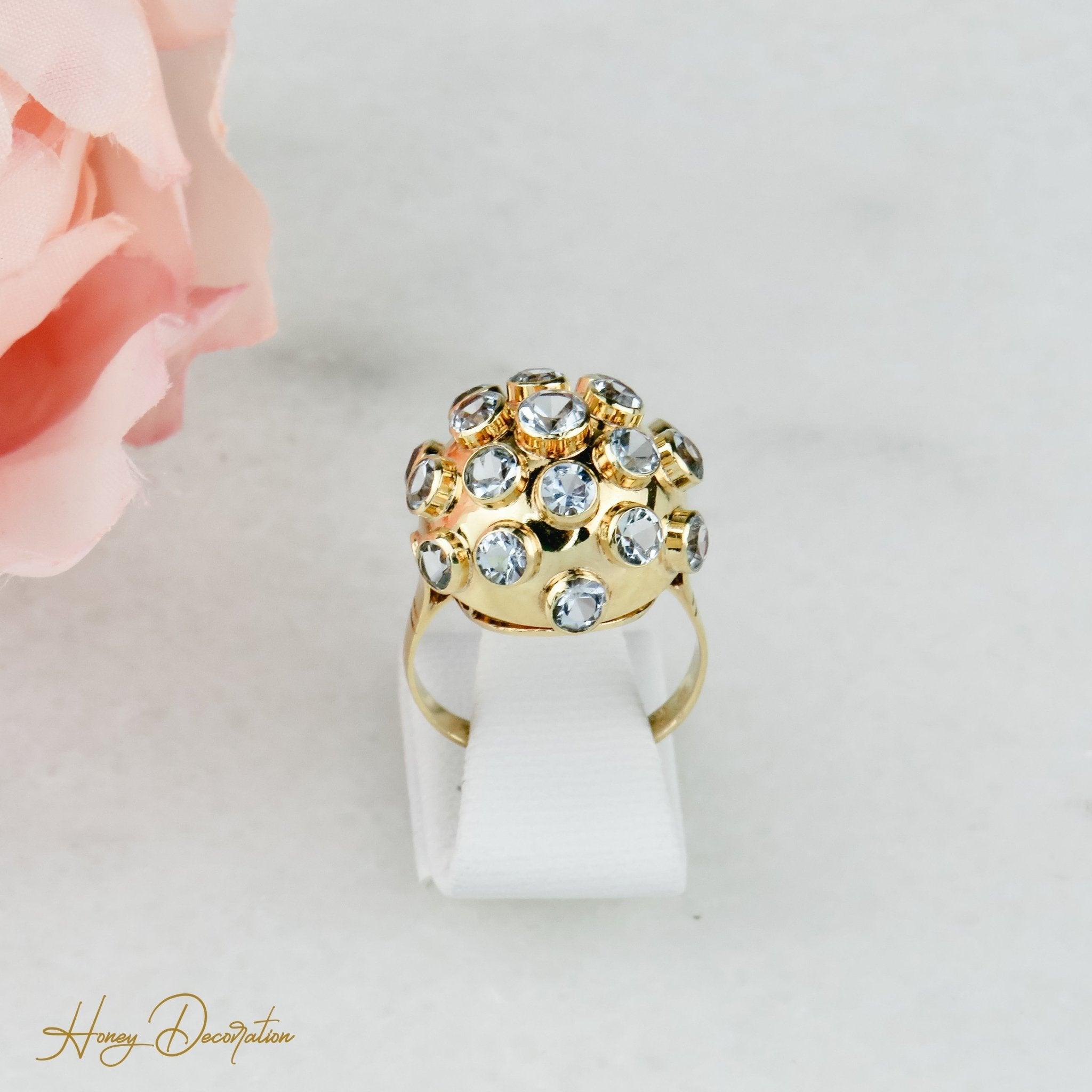 Ring aus 750 Gold mit prächtigen Aquamarinen - Honey Decoration