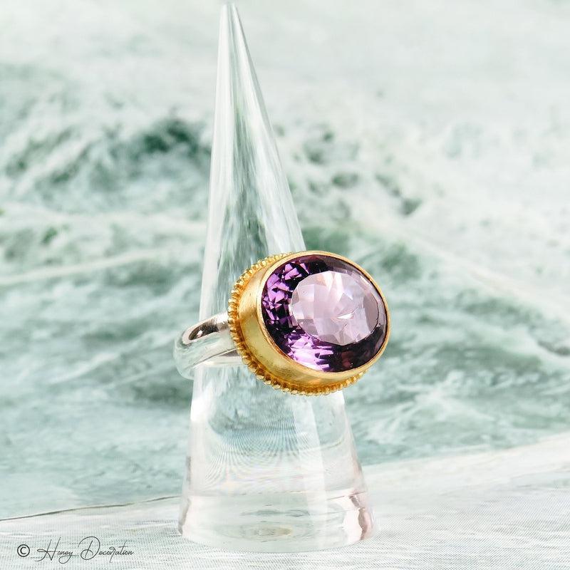 Statement-Ring aus Silber und 18 Karat Gelbgold mit Amethyst - Honey Decoration